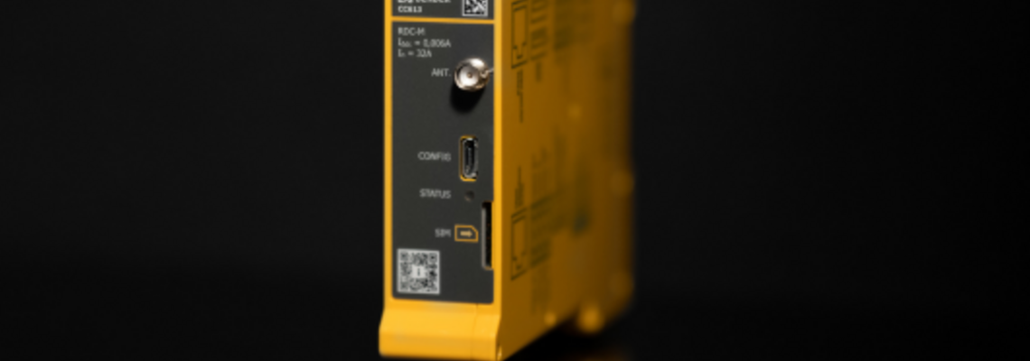 CC613 Laderegler auf schwarzem Hintergrund